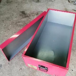 金属の衣装ケースもらってくださいの画像