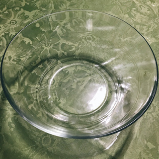 【無料】ガラスのサラダボールの画像