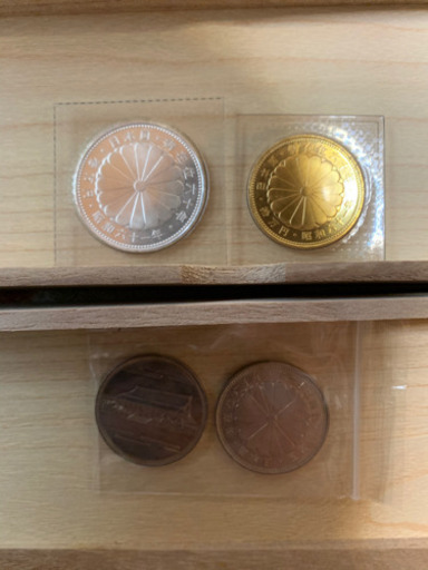 天皇陛下御在位六十年記念10万円金貨　他3枚