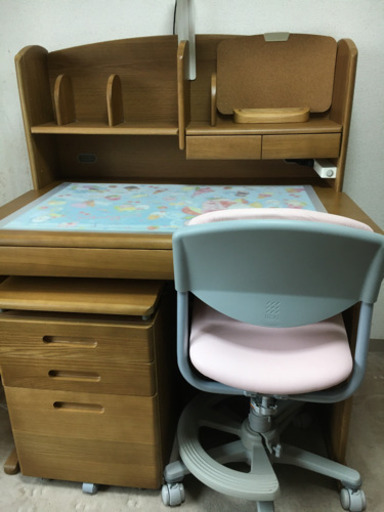 学習机(イトーキ)と椅子