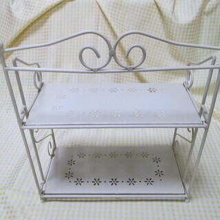 カントリー調飾り棚１点（折畳み可）をお譲りします。