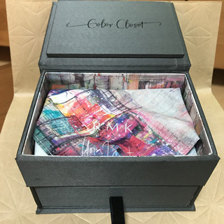 RMKの小物入れとハンカチ