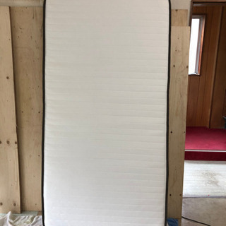 ベッドマット差し上げます！（中古、良品）現在1名の方と交渉中。