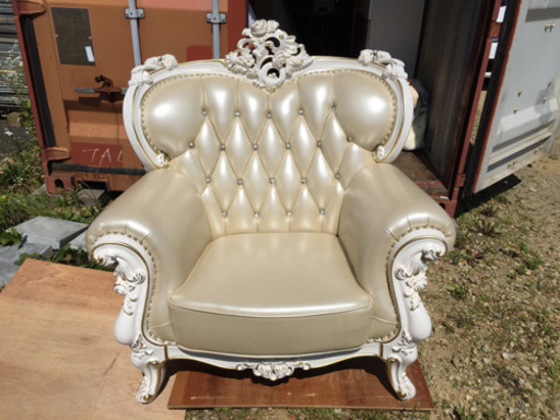 豪華な高級1人用ソファー