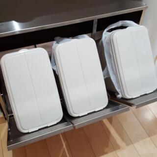 ステンレス製！3連ダストボックスの画像