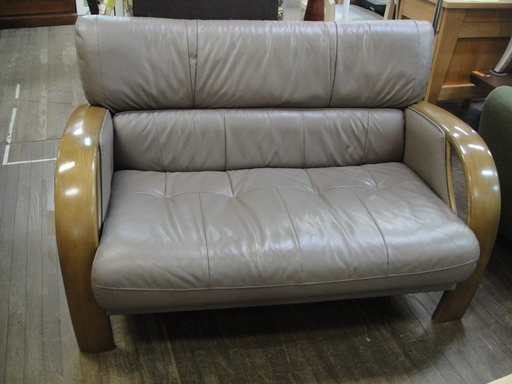 本革張り　２人掛けソファ　応接ソファ　応接いす　木肘