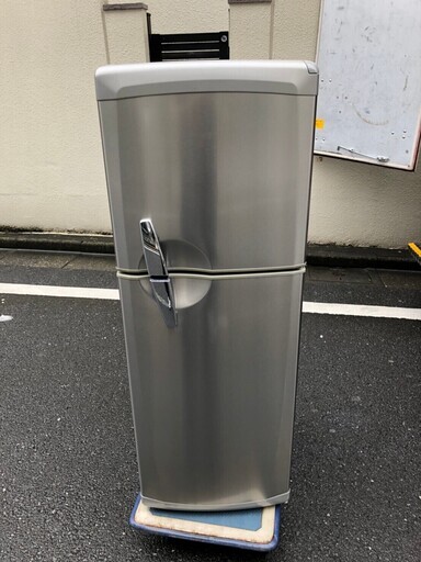 三菱ノンフロン冷凍冷蔵庫 MR-T16M-T 2007年 シルバー