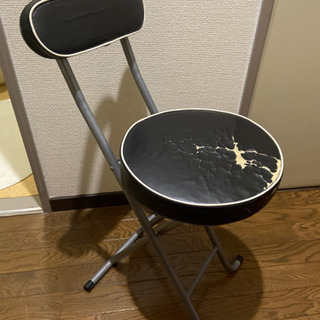 折り畳み可能チェア