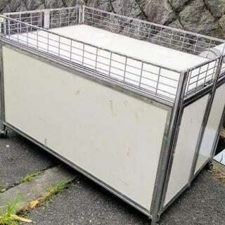 ワゴンセール用カート  平台ワゴン ホワイト

折りたたみ可能の画像