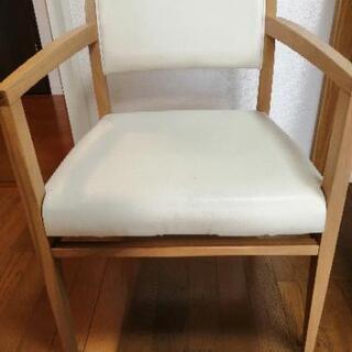 **値下げ 11000→9000　ダイニングテーブルセｯト　肘つき椅子付きの画像