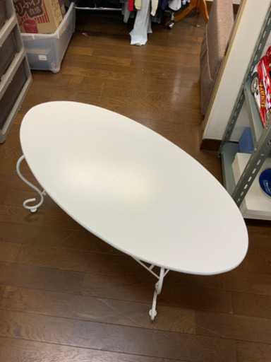 白いテーブル、インテリアテーブルです^_^