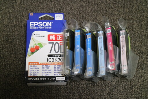 EPSON  70Ｌのインク×7個で2.000円（税込み）