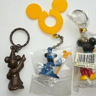 ディズニー　ミッキー　キーホルダー　３ケセットの画像