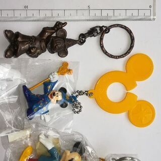 ディズニー　ミッキー　キーホルダー　３ケセットの画像