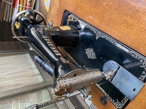 アンティーク★足踏みミシン　テーブル付き　ブラザー　インテリアに★　取りに来て下さる方希望