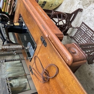 アンティーク★足踏みミシン　テーブル付き　ブラザー　インテリアに★　取りに来て下さる方希望の画像