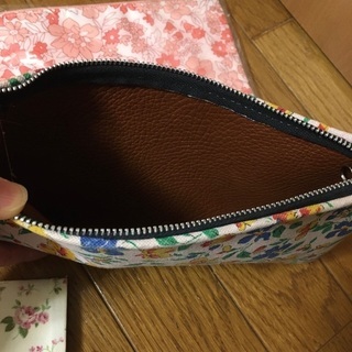 【新品あり】花柄ポーチ2つ　deuxC ポケットティッシュ入れの画像