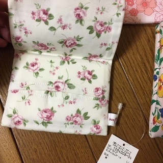【新品あり】花柄ポーチ2つ　deuxC ポケットティッシュ入れの画像