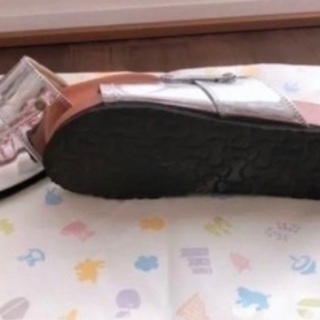 【値下げ】Attagirl シルバー　サンダルの画像