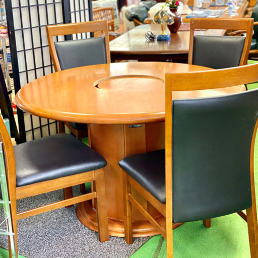 木製の円卓と椅子4脚のセット