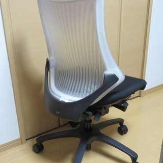 [交渉中]オフィスチェア　イトーキ　エフチェア　フローリング対応済の画像