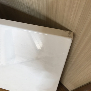 白のダイニングテーブルの画像