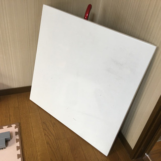 白のダイニングテーブル