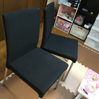 白のダイニングテーブルの画像