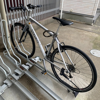 クロスバイク　TREK トレック　白