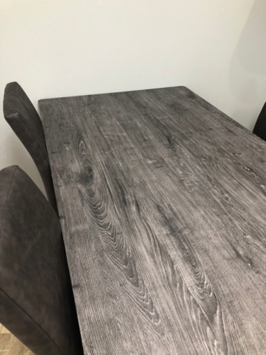 湯川のダイニングテーブル