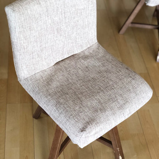 くるくる回る木目に馴染むダイニングチェア4脚の画像