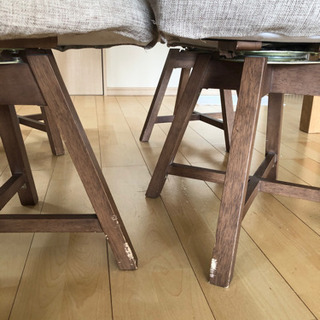 くるくる回る木目に馴染むダイニングチェア4脚の画像