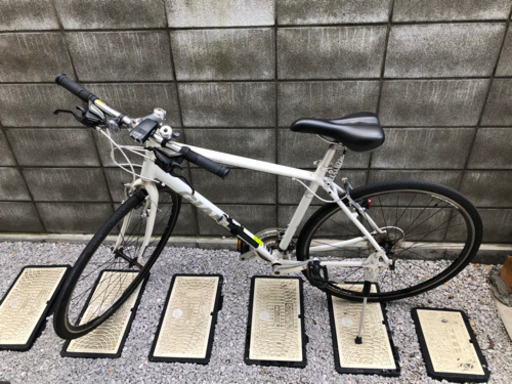 【クロスバイク】GIANT ESCAPE白