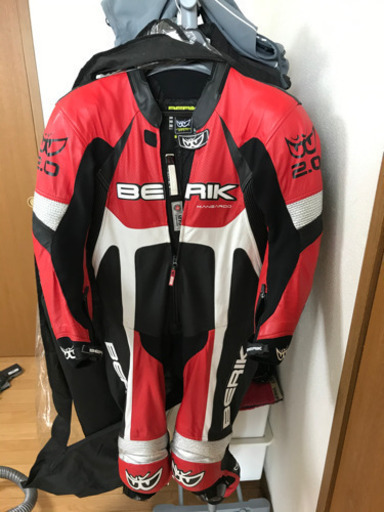 ベリック、レーシングスーツ