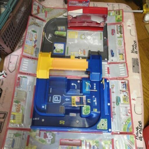 トミカ　つながる　おでかけ立体マップ　ミニカー