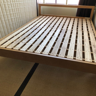 無印良品 タモ材ダブルベッド + IKEAのマットレス付きの画像