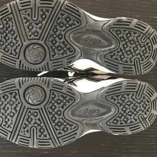 asics テニスシューズの画像