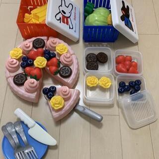 ケーキなどのままごとセット（リサとガスパールのサンドイッチボックス付）