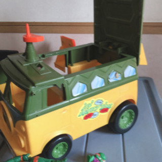 ミュータントタートルズ　移動車とタートルズセットの画像