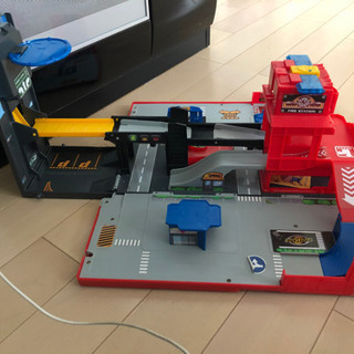 消防車（ミニカの車道路変身)
