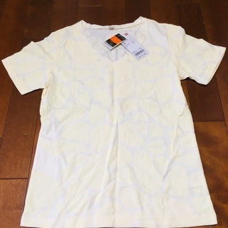 【新品】ユニクロ　キリン柄　Tシャツ　Sの画像