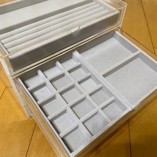 無印良品　アクリルジュエリーケースの画像