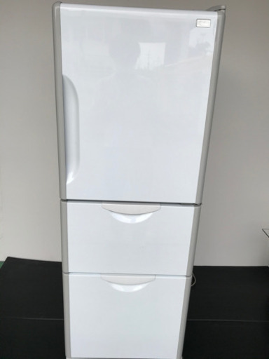 HITACHI 冷蔵庫　3ドア