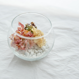 【ほぼ新品未使用】白い小石 75g ¥100　観葉植物、ガーデニング、オーナメント、夏、飾り、海、砂浜、貝の画像