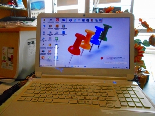 人気のアーバンホワイト Fujitsu lifebook AH54/H Core i5