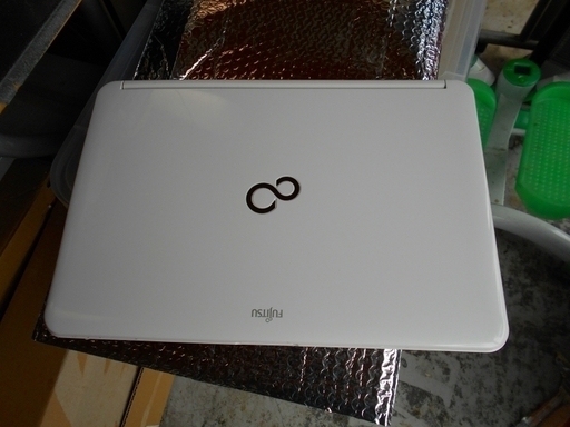 人気のアーバンホワイト Fujitsu lifebook AH54/H Core i5