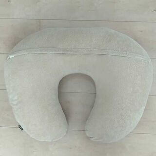 美品　ベビー枕 授乳クッション　予備カバー付の画像