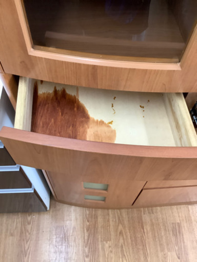 3枚扉食器棚売ります！