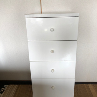 白の収納家具　四段