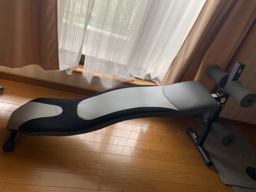腹筋トレーニングマシン